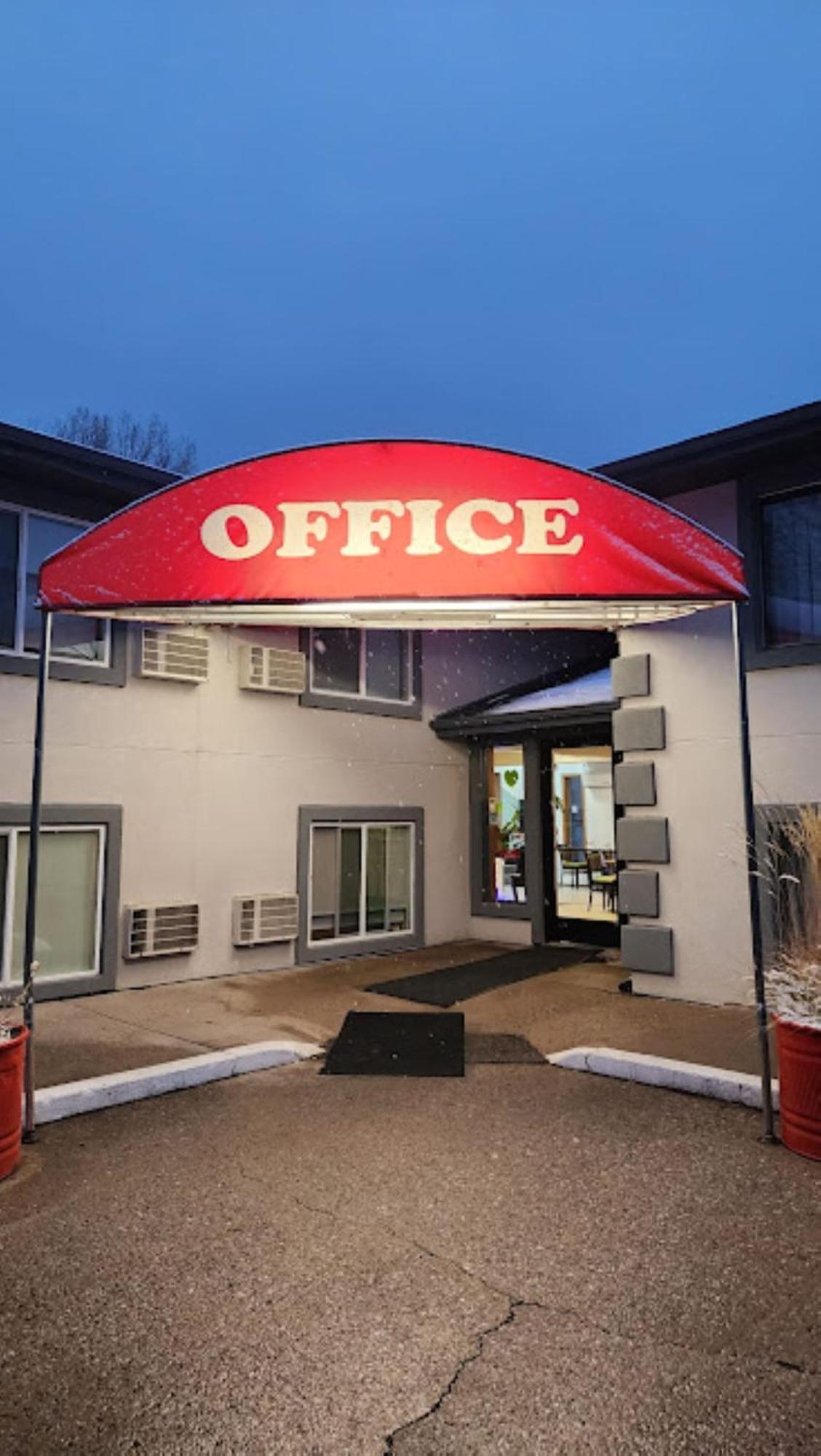 Adventure Inn - Гленуд Спрингс Екстериор снимка